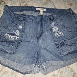 EVERYTHING ON SALE ❣️❣️ Destructed cargo shorts